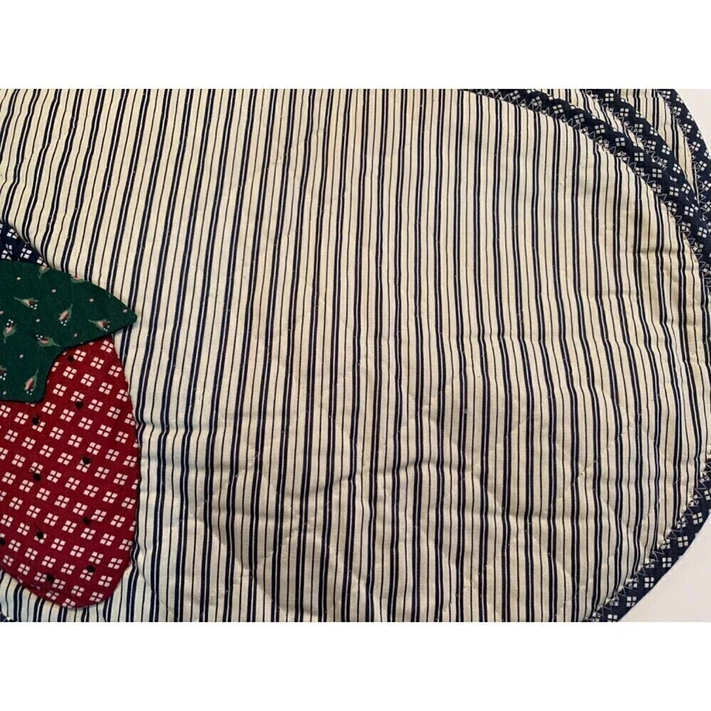 Cottage Core Fabric Placemat Set of 4 Strawberry Applique Pocket Fiber Filled